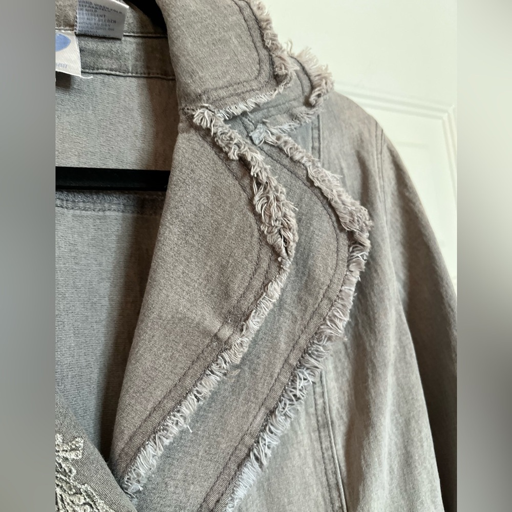 DG2 By Diane Gilman Gray Flower Denim Jacket - Picture 6 of 11